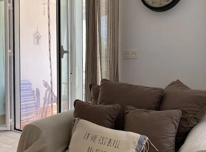 Palmeras 3, * نيرخا